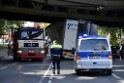 LKW blieb unter Bruecke haengen Koeln Ehrenfeld Innere Kanalstr Hornstr P128